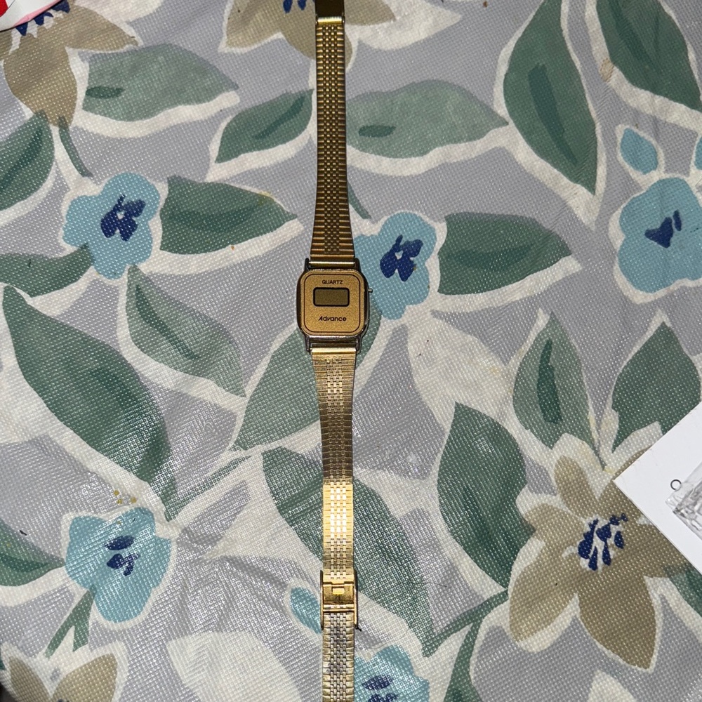 ❤️Gold Digital Women's Watch
